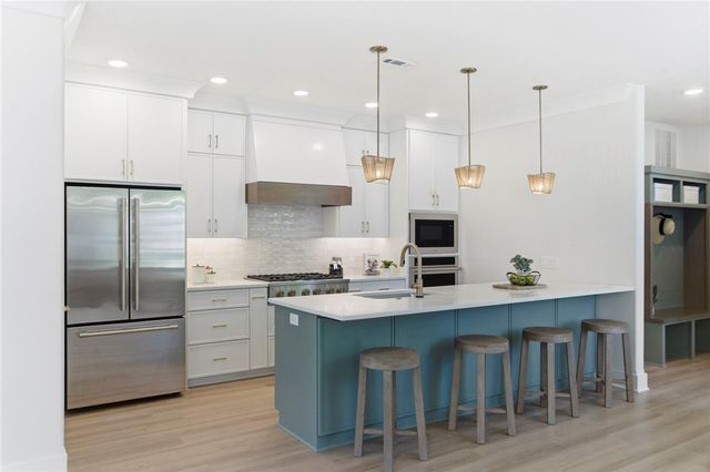 207 NE H Street, Bentonville, AR 72712