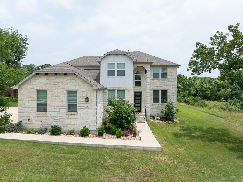 121 Black Talon LN, Cedar Creek, TX 78612
