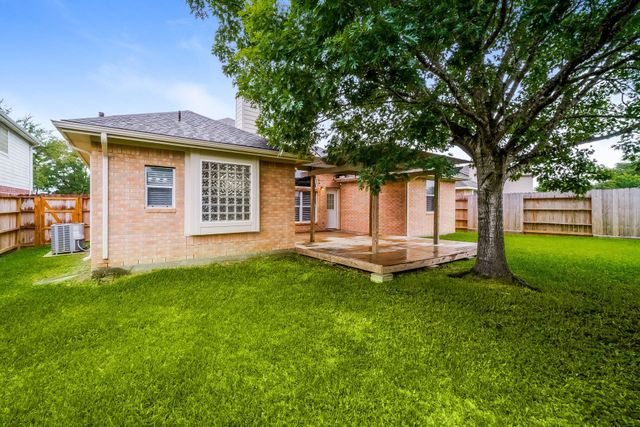 323 Diamond Bay Drive, Dickinson, TX 77539