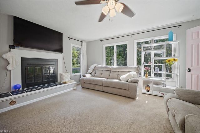 6 Foxcroft RD, Williamsburg, VA 23188