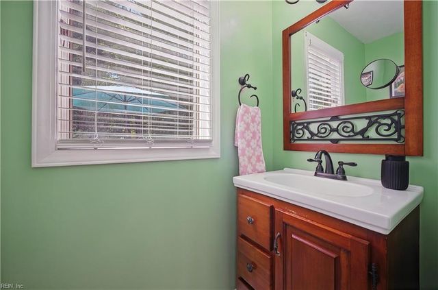 6 Foxcroft RD, Williamsburg, VA 23188