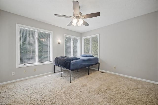 6 Foxcroft RD, Williamsburg, VA 23188
