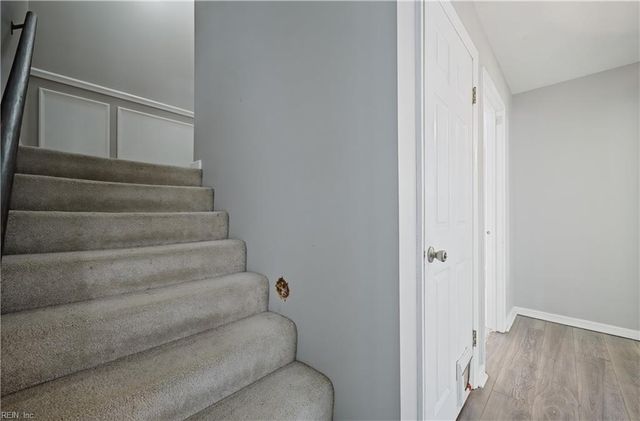 6 Foxcroft RD, Williamsburg, VA 23188