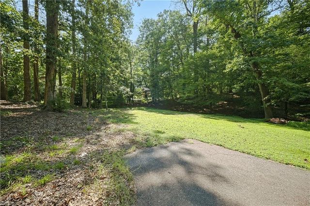6 Foxcroft RD, Williamsburg, VA 23188