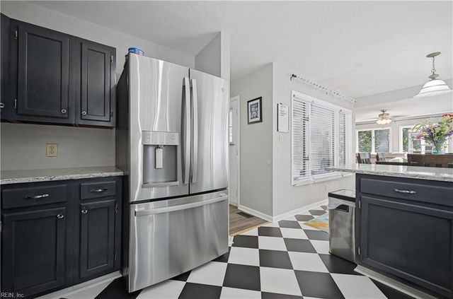 6 Foxcroft RD, Williamsburg, VA 23188