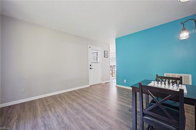 6 Foxcroft RD, Williamsburg, VA 23188