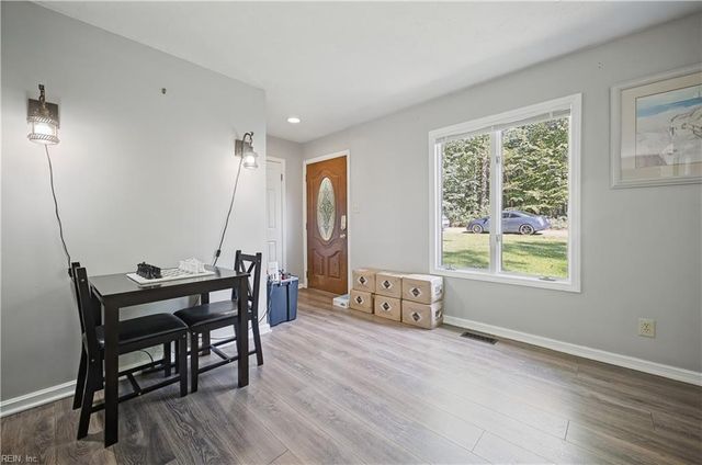 6 Foxcroft RD, Williamsburg, VA 23188