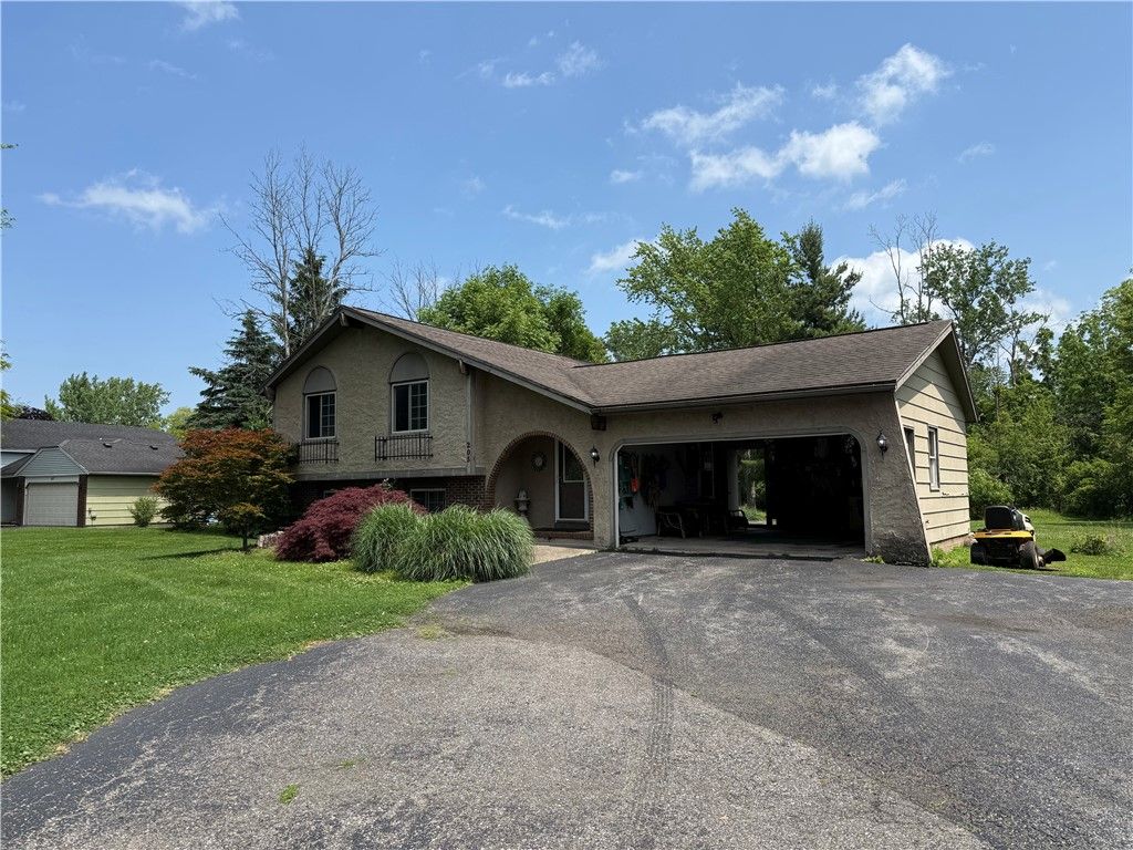 205 Darla Drive, Clarkson, NY 14420