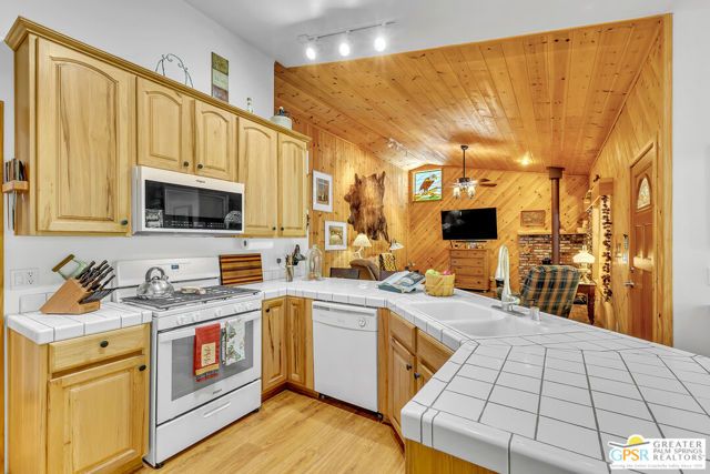 52199 Acorn Lane, Idyllwild, CA 92549