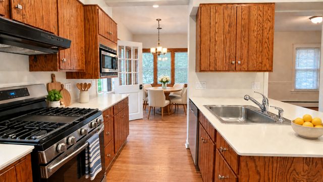 1018 Oakwood Avenue, Wilmette, IL 60091