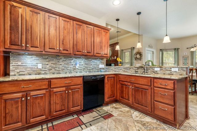 29524 S 585 Court, Grove, OK 74344