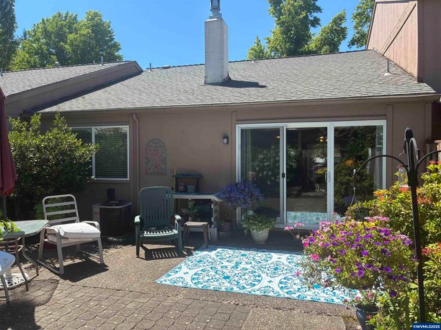 1045 Cardinal St NW, Salem, OR 97304