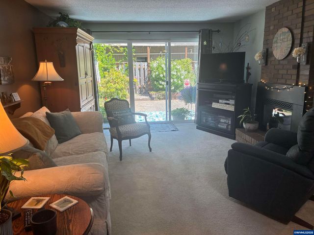 1045 Cardinal St NW, Salem, OR 97304