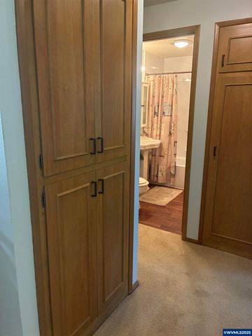 1045 Cardinal St NW, Salem, OR 97304