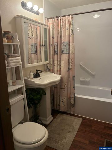 1045 Cardinal St NW, Salem, OR 97304