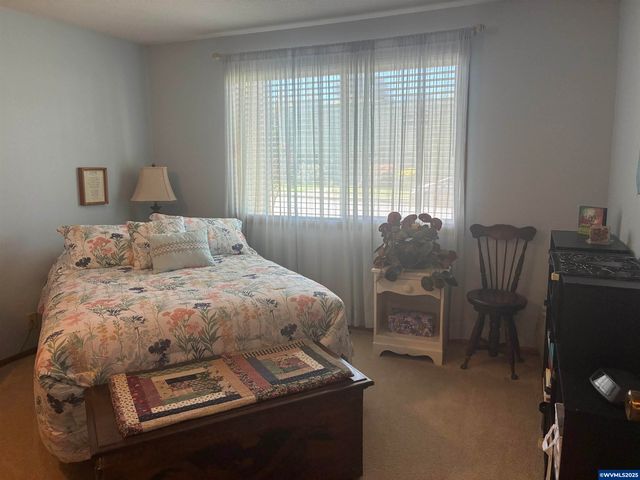 1045 Cardinal St NW, Salem, OR 97304