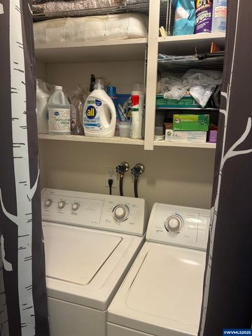 1045 Cardinal St NW, Salem, OR 97304
