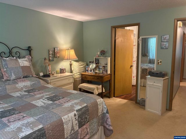 1045 Cardinal St NW, Salem, OR 97304
