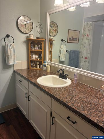 1045 Cardinal St NW, Salem, OR 97304
