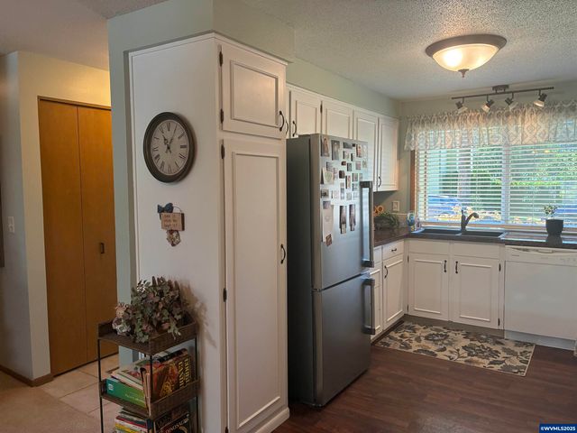 1045 Cardinal St NW, Salem, OR 97304