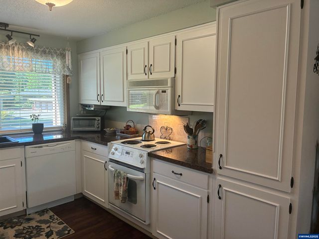 1045 Cardinal St NW, Salem, OR 97304