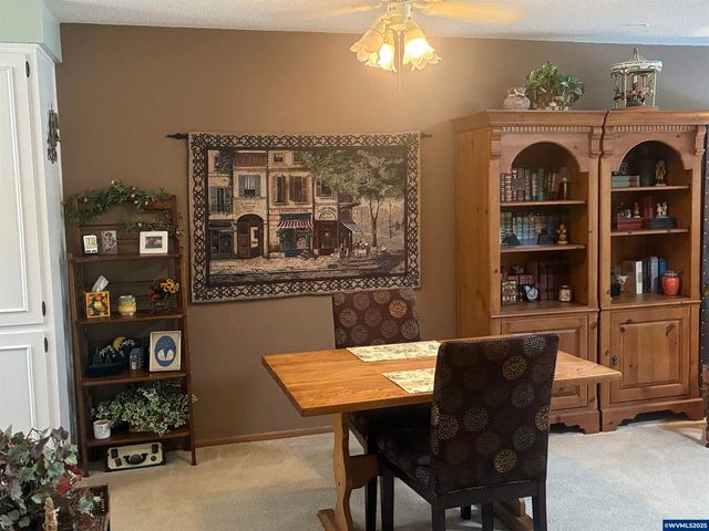 1045 Cardinal St NW, Salem, OR 97304