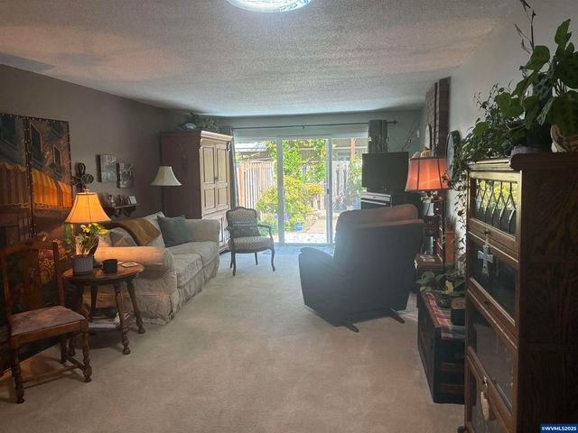 1045 Cardinal St NW, Salem, OR 97304