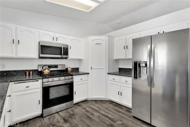 16535 Candlewood, Apple Valley, CA 92307