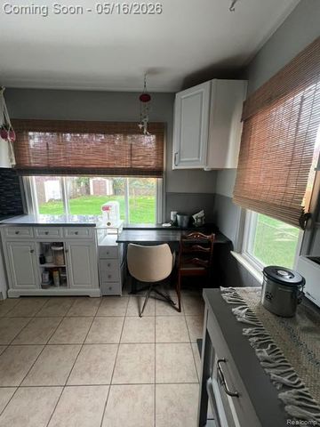 30 E Fairmount Avenue, Pontiac, MI 48340