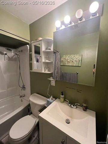 30 E Fairmount Avenue, Pontiac, MI 48340