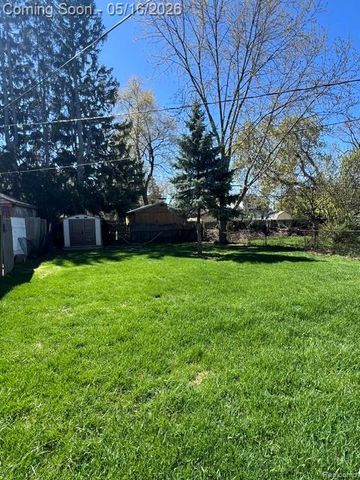 30 E Fairmount Avenue, Pontiac, MI 48340