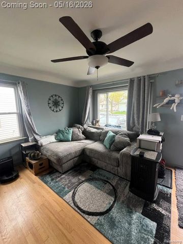 30 E Fairmount Avenue, Pontiac, MI 48340