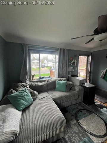 30 E Fairmount Avenue, Pontiac, MI 48340