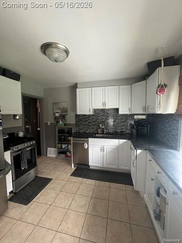 30 E Fairmount Avenue, Pontiac, MI 48340