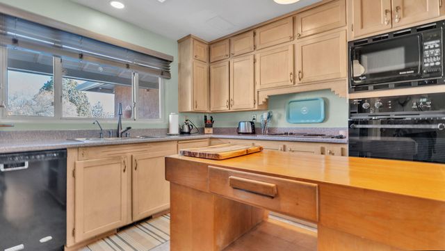 3207 Indiana Street NE, Albuquerque, NM 87110