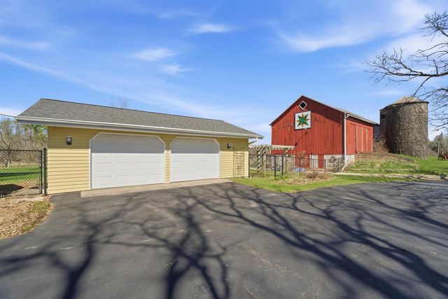 N3355 COUNTY ROAD W, New London, WI 54961