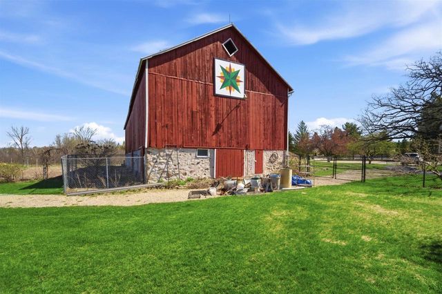 N3355 COUNTY ROAD W, New London, WI 54961