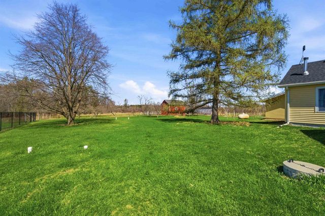 N3355 COUNTY ROAD W, New London, WI 54961