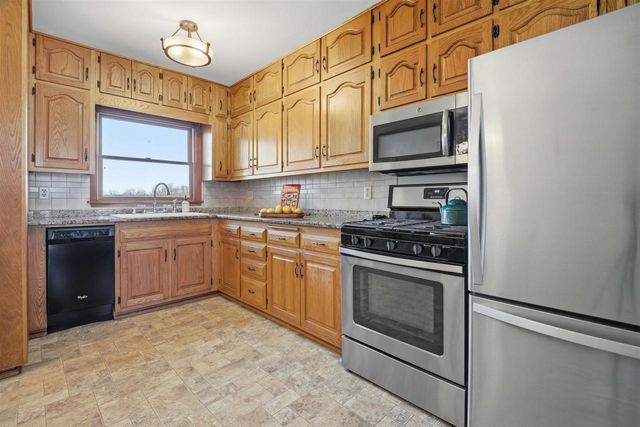 N3355 COUNTY ROAD W, New London, WI 54961