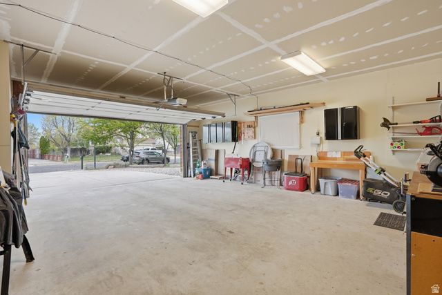 8917 S POWDERHORN DR, Sandy, UT 84093