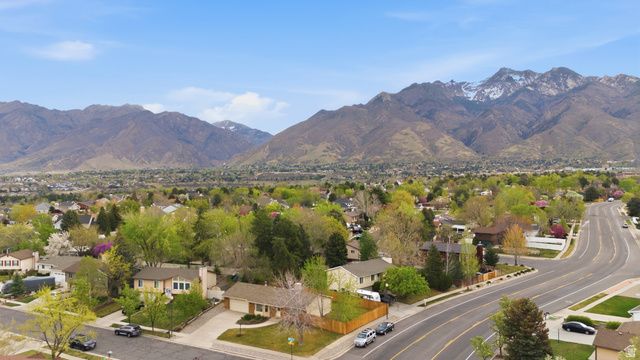8917 S POWDERHORN DR, Sandy, UT 84093