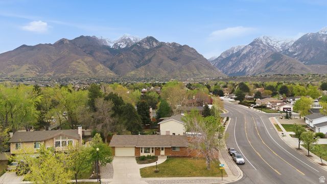 8917 S POWDERHORN DR, Sandy, UT 84093
