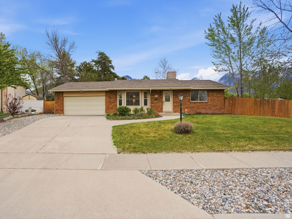 8917 S POWDERHORN DR, Sandy, UT 84093