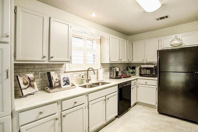12501 Goldleaf Drive, Little Rock, AR 72210