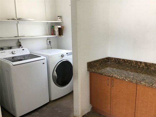 5881 SW 15th St, Plantation, FL 33317