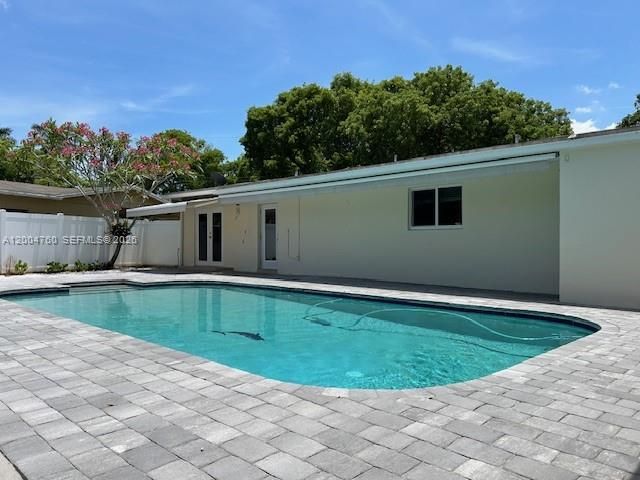 5881 SW 15th St, Plantation, FL 33317