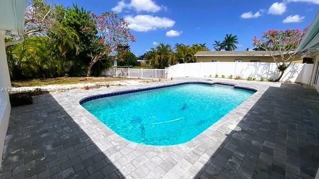 5881 SW 15th St, Plantation, FL 33317