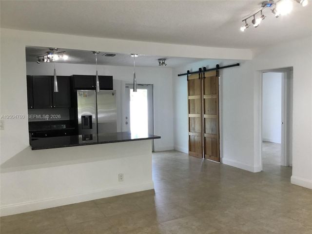 5881 SW 15th St, Plantation, FL 33317