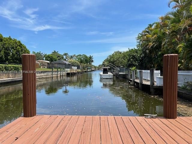 5881 SW 15th St, Plantation, FL 33317