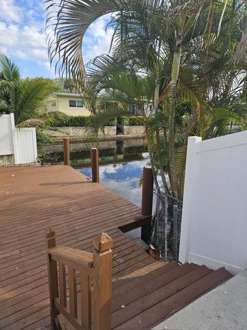 5881 SW 15th St, Plantation, FL 33317